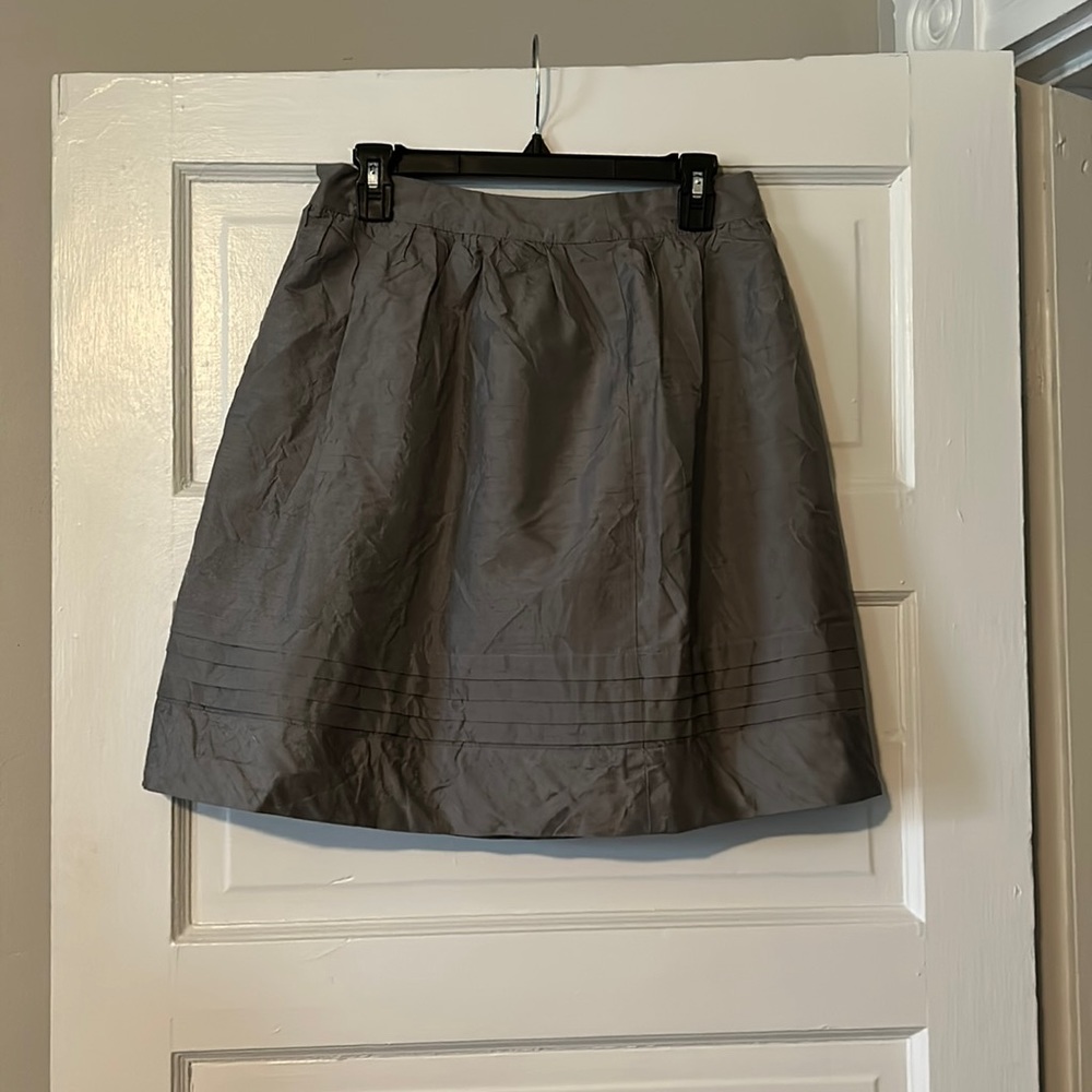 Grey Skirt size 6 never worn.